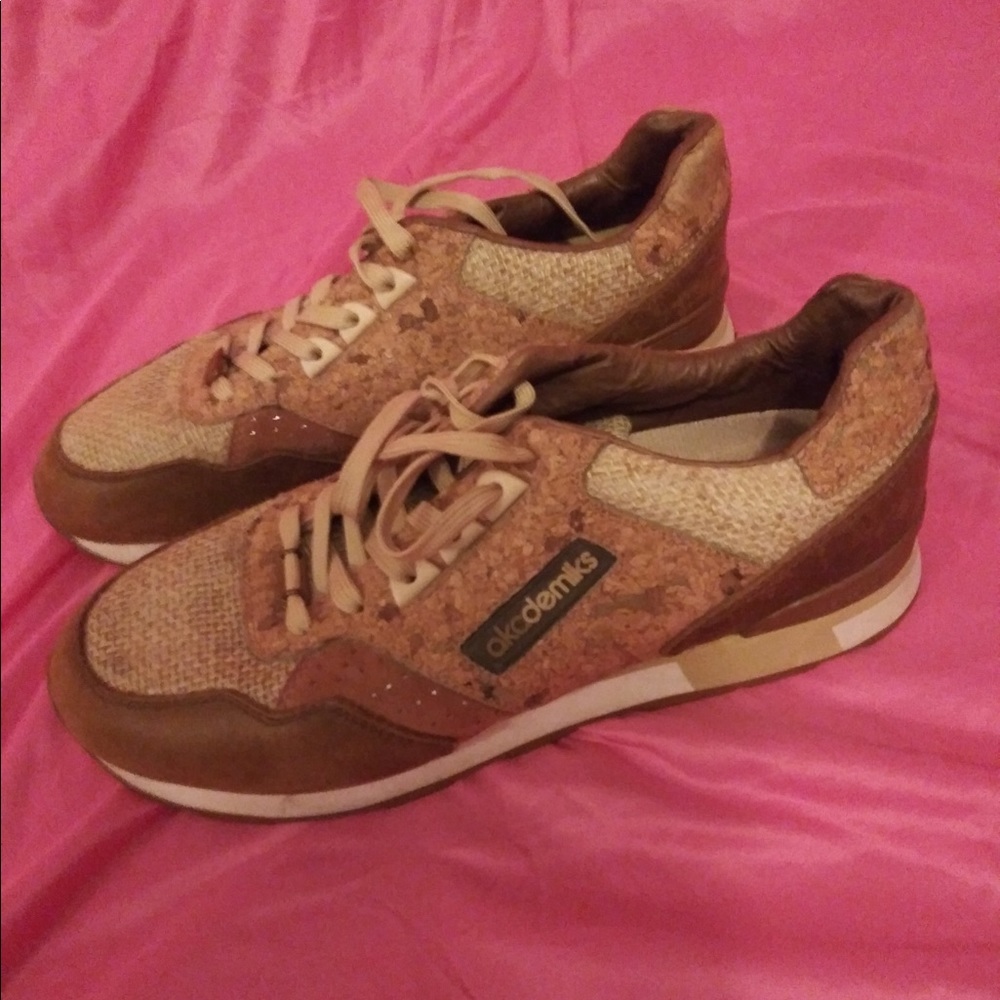 Akcdemiks shoes